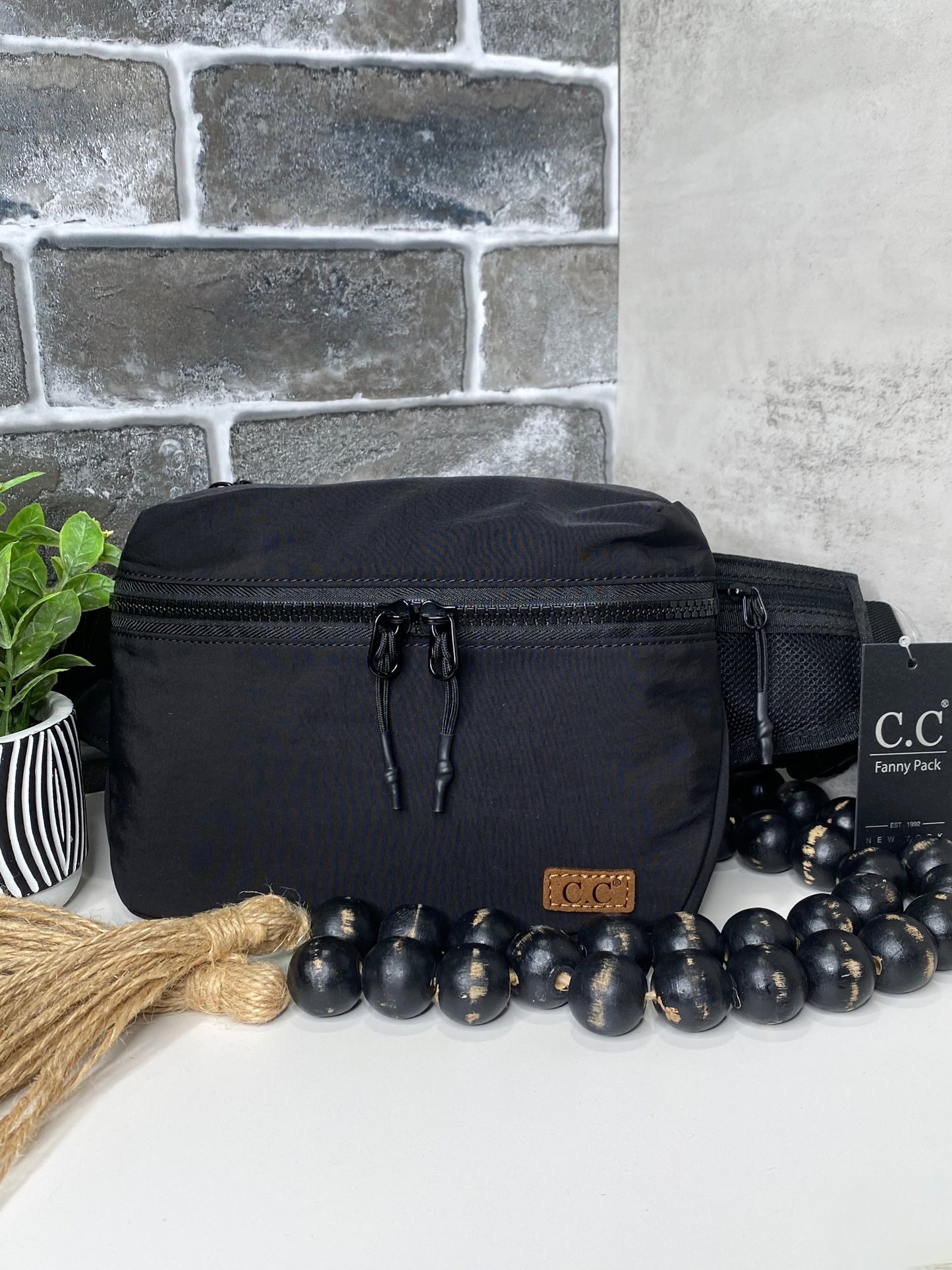 Zipper C.C Belt Bag: Black