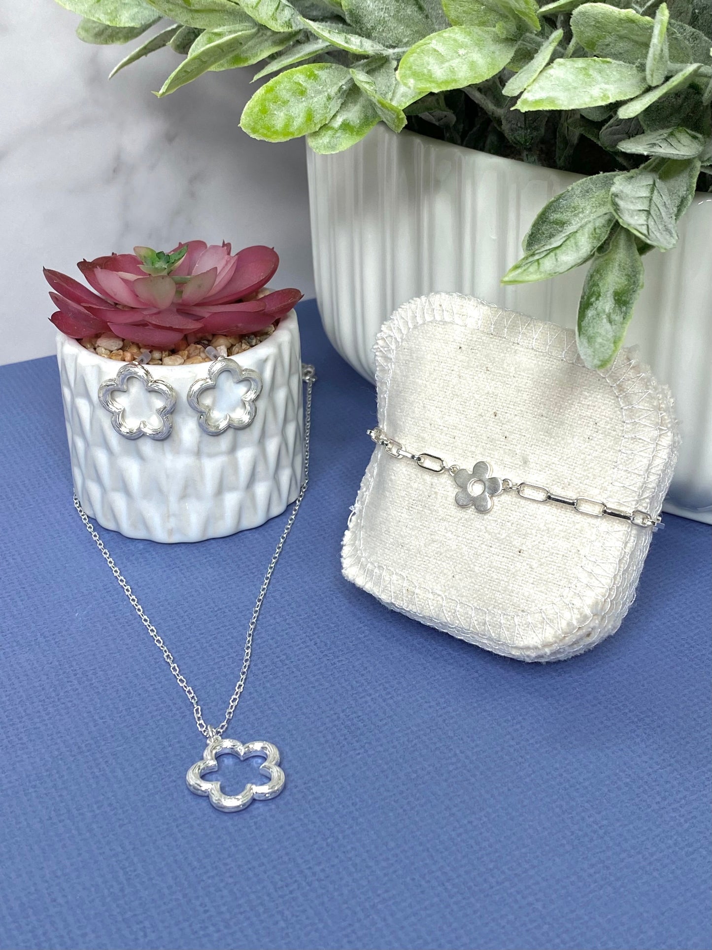 Flower Chain Bracelet in Silver