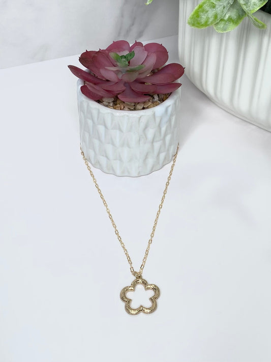 Open Flower Necklace in Gold